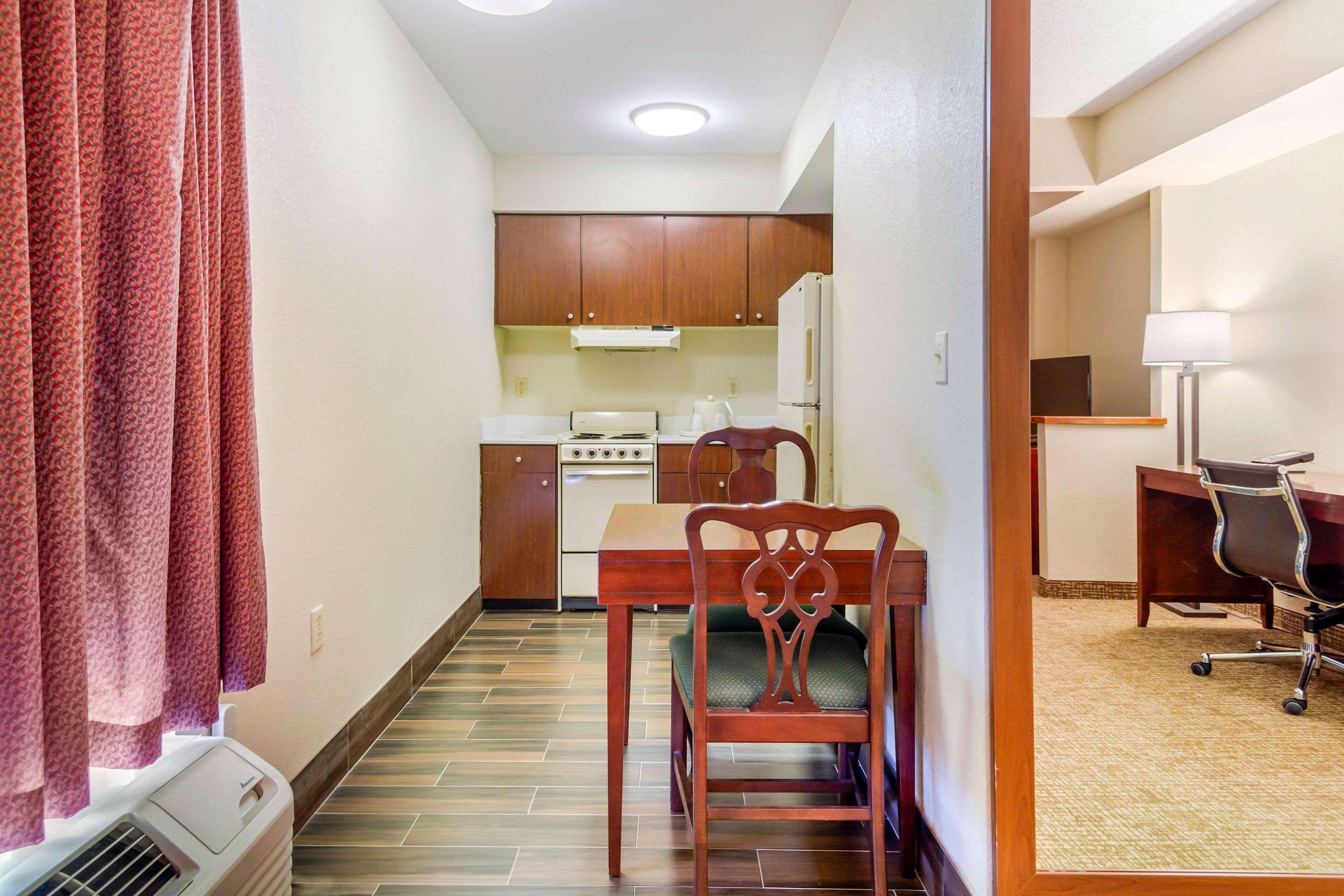 Quality Inn & Suites Olde Town Portsmouth Zewnętrze zdjęcie