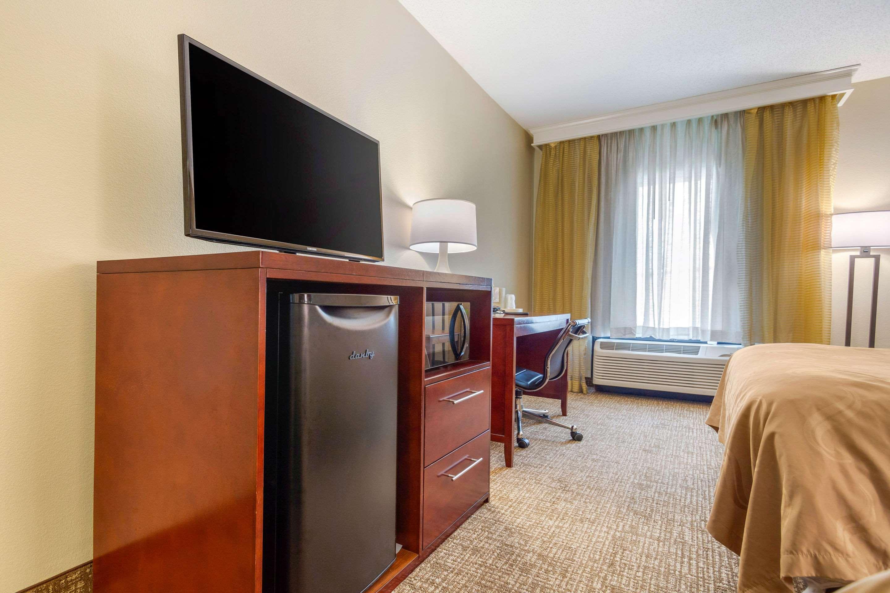 Quality Inn & Suites Olde Town Portsmouth Zewnętrze zdjęcie