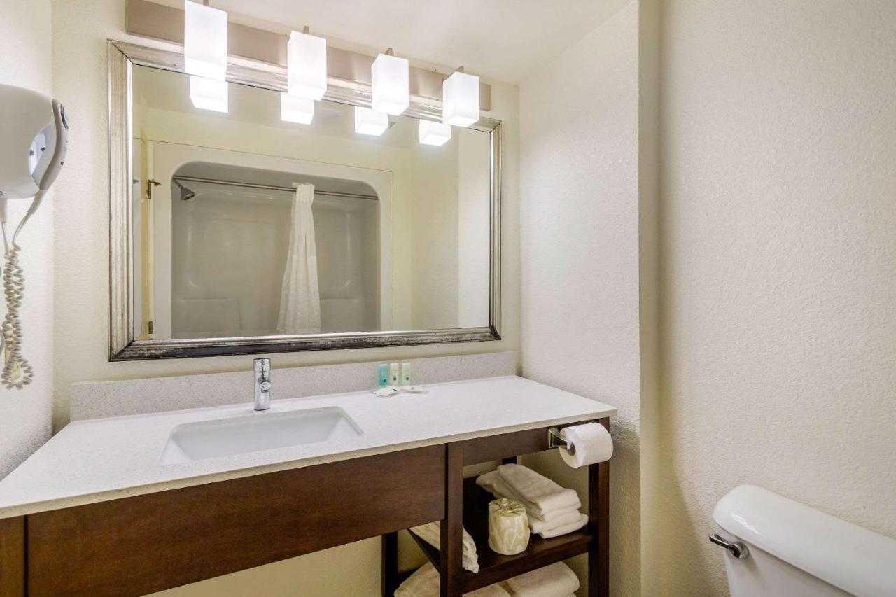 Quality Inn & Suites Olde Town Portsmouth Zewnętrze zdjęcie